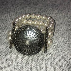 Faux pearl bracelet with medallion decal